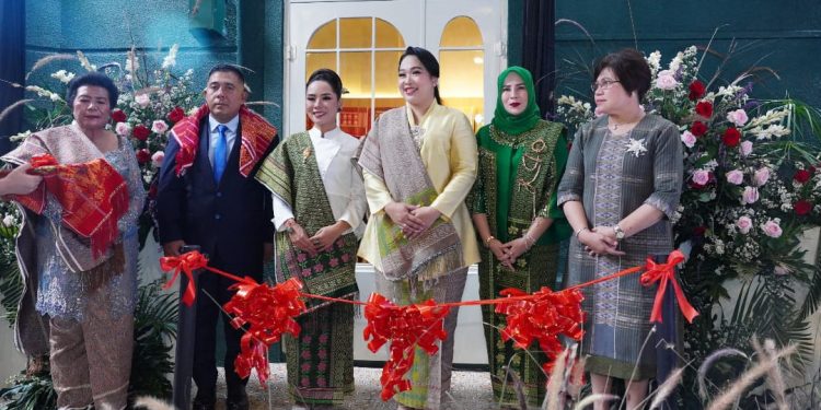 Ketua Dekranasda Kota Medan Airin Rico Waas Resmikan Gallery Torose, Angkat Pesona Tenun Karo Ke Kancah Modern