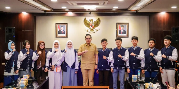 Wali Kota Medan Rico Waas Lepas 10 Siswa Program Pertukaran Pelajar ke Ipoh Malaysia