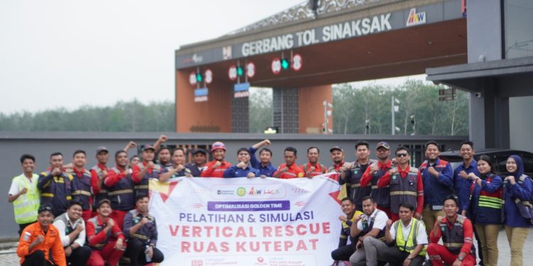 Perkuat Rasa Aman Pengguna Jalan, Hakaaston Gelar Simulasi Vertical Rescue di Tol KUTEPAT