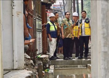 Melihat Langsung di Tengah Hujan, Wali Kota Medan Rico Waas Pastikan Pengerjaan Drainase Gaperta Berjalan Optimal