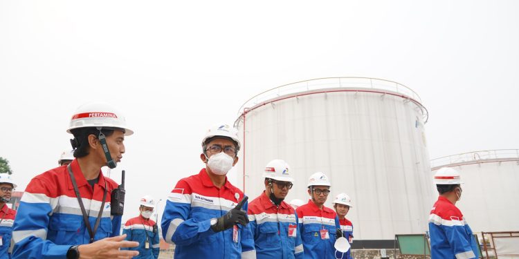 Pertamina Patra Niaga Regional Sumbagut Perkuat Keandalan Operasional di Riau, Wakil Direktur Utama Tinjau Fuel Terminal Sei Siak