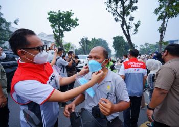 PT Pertamina Patra Niaga Regional Sumbagut Bagikan 2.200 Masker, Dukung Kesehatan Masyarakat di Tengah Kabut Asap Medan