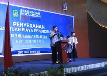 Wali Kota Medan Rico Waas Serahkan Bantuan Biaya Pendidikan Untuk 214 Mahasiswa